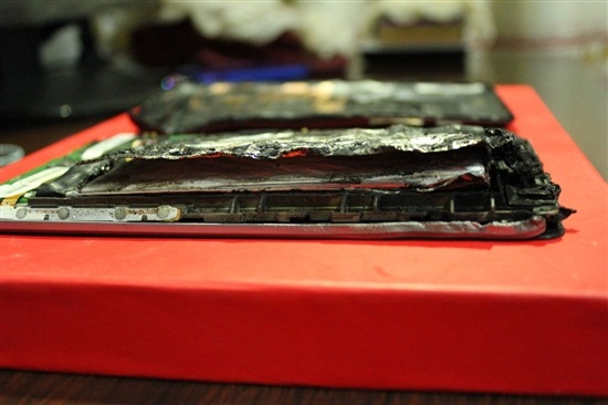 | Nexus 7 | <!--:TH--></noscript>!!! Asus Nexus 7 เกิดลุกไหม้ขณะผู้ใช้ในจีนชาร์จไฟทิ้งไว้สามชั่วโมง
