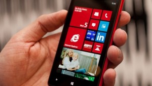 440x330-nokia-lumia-820-main-3
