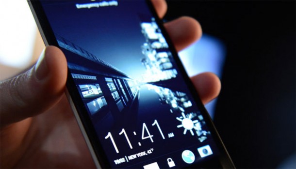 8 Tips- htc-one-lock-screen