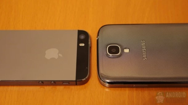 Apple-iPhone-5s-vs-Samsung-Galaxy-S4-aa-2-645x362