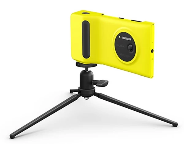 Camera-Grip-for-Nokia-Lumia-1020-with-tripod-jpg