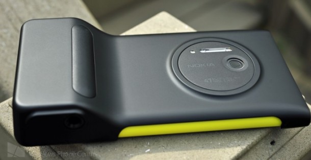 Nokia_Lumia_1020_Yellow_Camera_Grip