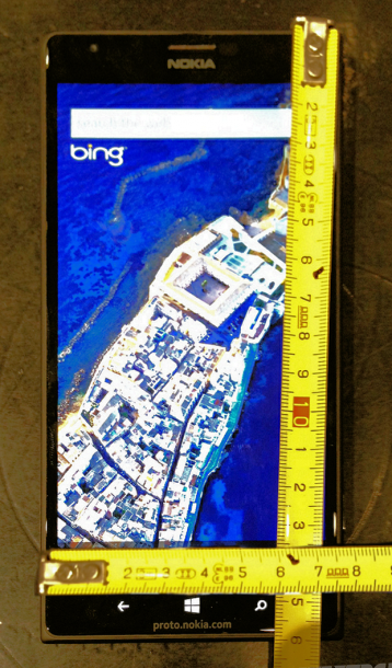 Nokia Lumia 1520 size