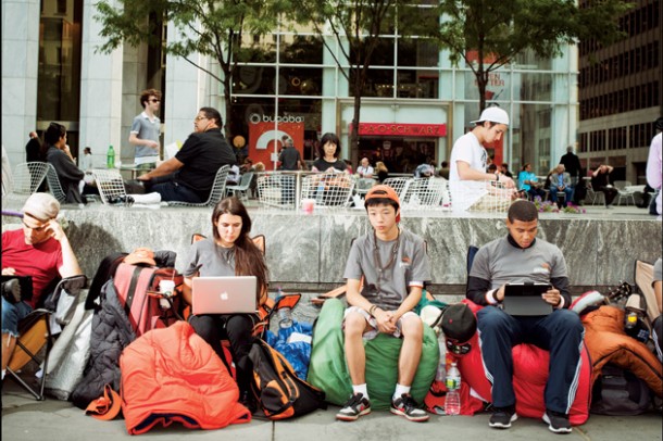 people-waiting-in-line-for-new-iphone-5