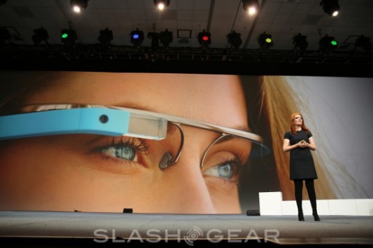 google glass1 580x386 | Google Glass | <!--:TH--></noscript>!!!โครงการ Google Glass ขยับ อุปกรณ์สวมใส่อัจฉริยะจัดเปิดงานตอบรับผู้พัฒนาให้เข้าร่วมเป็นส่วนหนึ่งของ 