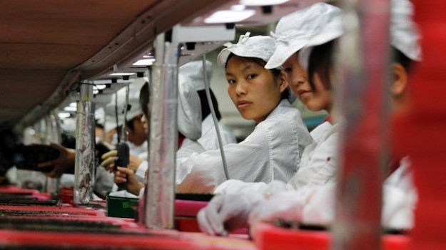 <!--:TH-->!!!โรงงาน Foxconn ฆ่าตัวตายอีกสอง สำเร็จหนึ่ง จากการบีบคั้นของกฏเหล็ก “โหมดเงียบ” ห้ามพูดคุยกันระหว่างทำงาน<!--:-->