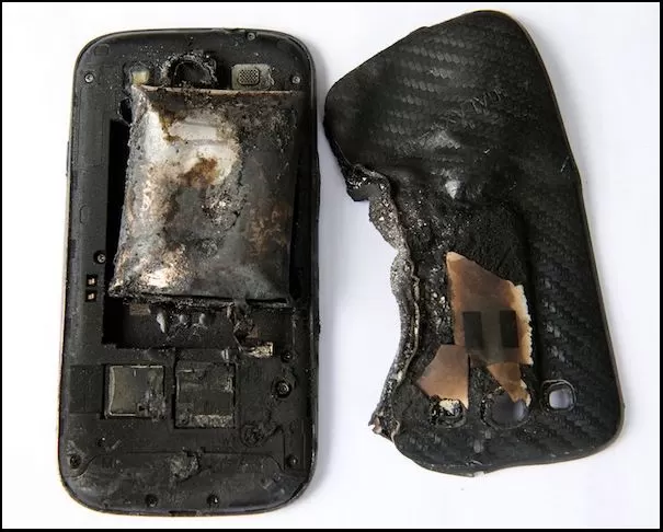 <!--:TH-->!!!Samsung Galaxy S3 ระเบิดขาเหวอะ ผู้ใช้สตรีอายุ 18 ซัมซุงสวิตเซอร์แลนด์เตรียมส่งเครื่องกลับเกาหลีเพื่อตรวจสอบ <!--:--> 1 117 | Galaxy s3 | <!--:TH-->!!!Samsung Galaxy S3 ระเบิดขาเหวอะ ผู้ใช้สตรีอายุ 18 ซัมซุงสวิตเซอร์แลนด์เตรียมส่งเครื่องกลับเกาหลีเพื่อตรวจสอบ <!--:-->