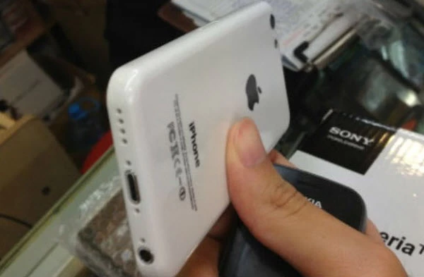 <!--:TH-->หลุดอีกครั้ง ภาพ iPhone ราคาถูก คราวนี้มาพร้อมโลโก้ FCC...หรือว่าจะผ่านการตรวจสอบแล้ว?<!--:--> 1 gsmarena 0013 | budget iphone | <!--:TH-->หลุดอีกครั้ง ภาพ iPhone ราคาถูก คราวนี้มาพร้อมโลโก้ FCC...หรือว่าจะผ่านการตรวจสอบแล้ว?<!--:-->