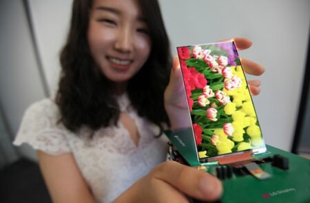 LG เปิดตัวหน้าจอ LCD Full HD ขนาด 5.2 นิ้วที่บางที่สุดในโลกเพียง 2.2 มม. สำหรับโทรศัพท์มือถือ