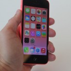 5c red hand 100053610 gallery | iphome 5c | <!--:TH--></noscript>SlideShow Hands-on :iPhone 5S และ iPhone 5C : จนถึงตอนนี้คุณเห็นเครื่องตัวจริง iPhone ใหม่ แบบชัดๆ ทุกมุมหรือยัง