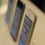 gold close 100053618 gallery1 | iphome 5c | <!--:TH--></noscript>SlideShow Hands-on :iPhone 5S และ iPhone 5C : จนถึงตอนนี้คุณเห็นเครื่องตัวจริง iPhone ใหม่ แบบชัดๆ ทุกมุมหรือยัง