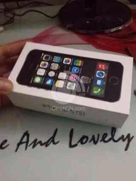 <!--:TH-->หลุดภาพกล่องของ Iphone 5S มาแล้วพร้อมคาดว่ามาพร้อมกับระบบแสกนลายนิ้วมือ<!--:--> 1 gsmarena 002 | IOS (iPhone/iPad) | <!--:TH-->หลุดภาพกล่องของ Iphone 5S มาแล้วพร้อมคาดว่ามาพร้อมกับระบบแสกนลายนิ้วมือ<!--:-->