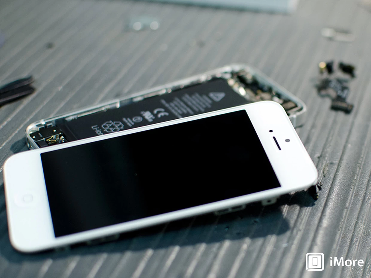 <!--:TH-->ยืนยันแล้ว iPhone 5S และ iPhone 5C เพิ่มขนาดแบตเตอร์รี่ให้ใหญ่กว่า iPhone 5 แน่นอน!<!--:--> 1 iPhone 5S iPhone 5C iPhone 5 Battery Comparison