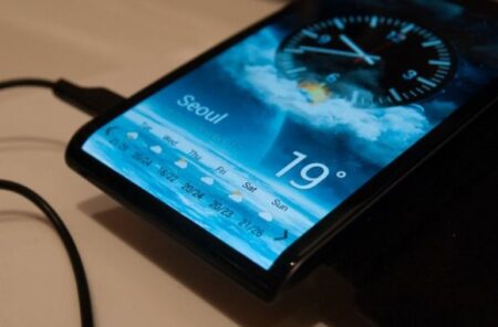 Samsung เตรียมแผนปล่อยสมาร์ทโฟนหน้าจอโค้ง (Flexible Display) ในเดือนหน้า อาจจะเป็น Note3 รุ่นปรับปรุง