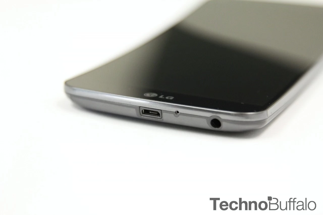 LG G Flex USB | Samsung Galaxy Round | [คลิปวีดีโอ] แกะกล่อง LG G Flex สมาร์ทโฟนจอโค้งที่หยืดหยุ่น และรักษารอยขีดข่วนได้เอง