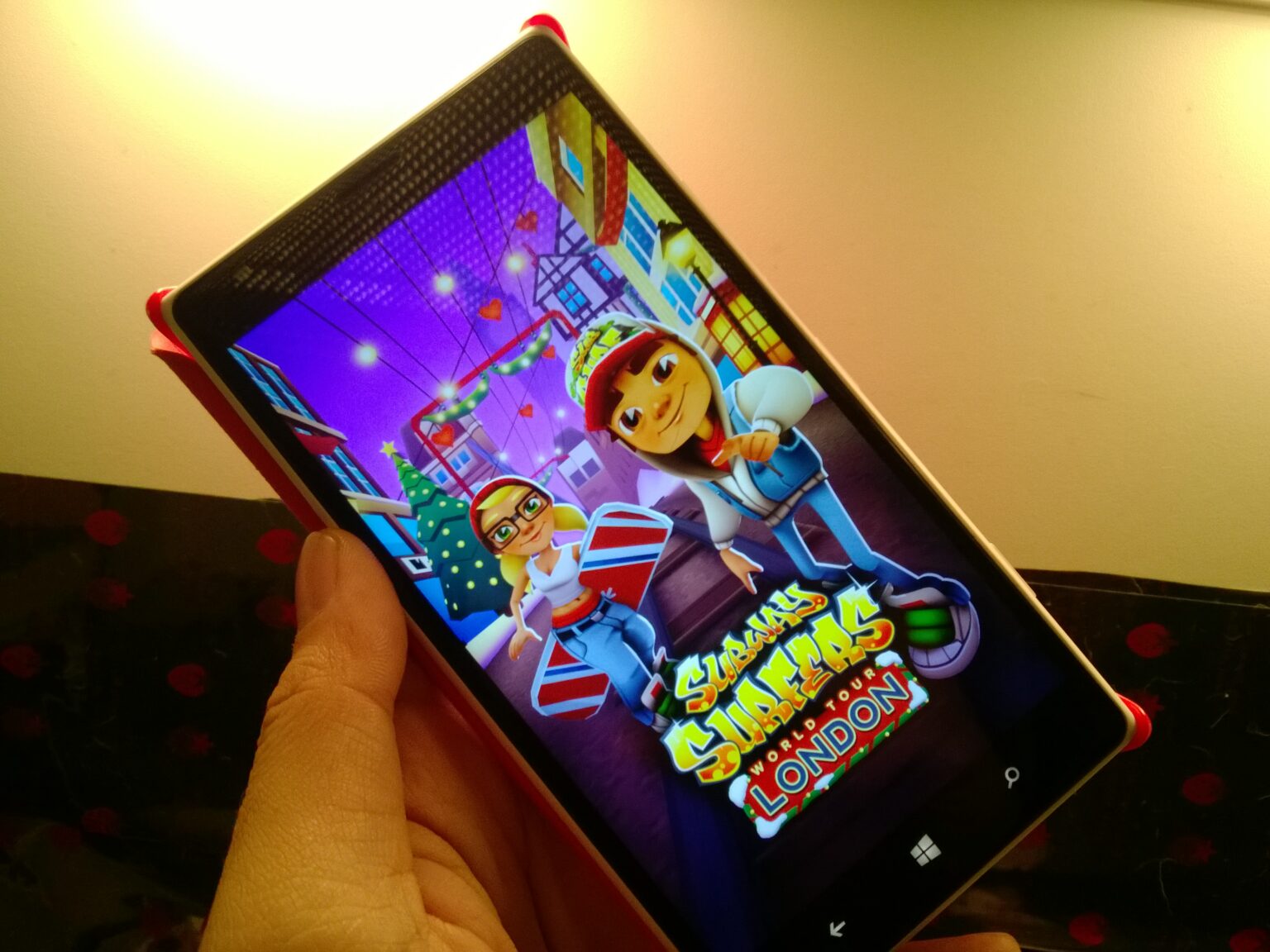 เกมส์ดังล่าสุดอย่าง Subway Surfers มาลงบนระบบ Windows phone 8 แล้วดาวน์โหลดได้ฟรีแต่จำกัดบนเครื่องแรม 1GB ขึ้นไปเท่านั้น