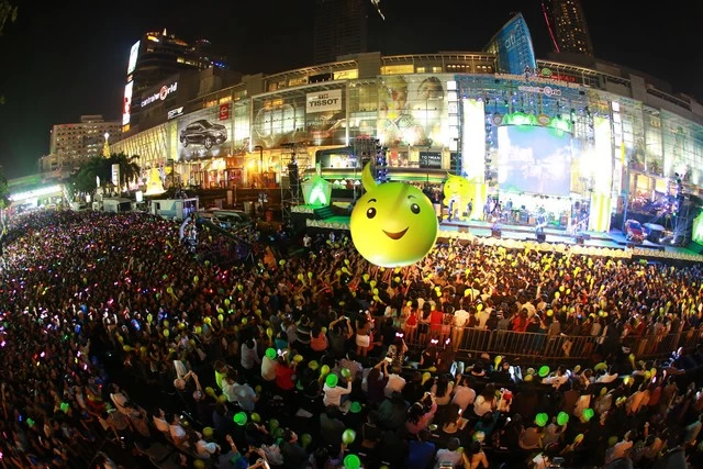 6 | AIS | ภาพบรรยากาศงาน “AIS 3G Bangkok Countdown 2014 @ CentralWorld” มอบความสุขพุ่งทะยาน เบิกบานอุ่นใจ เป็นของขวัญปีใหม่ให้ชาวไทย