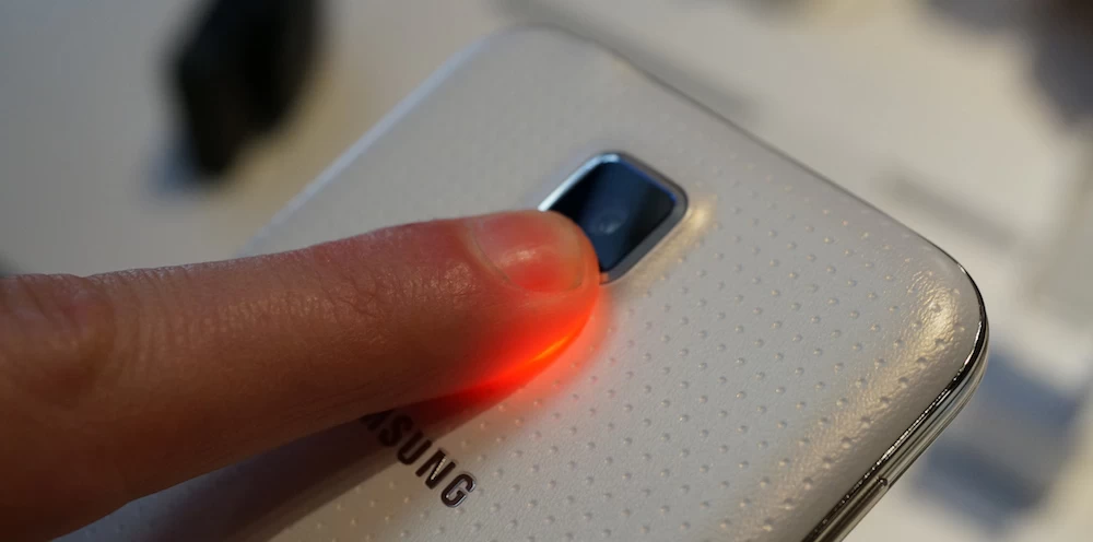ET Phone Home | Fingerprint | อยากรู้มั้ย แสกนนิ้วมือและตรวจวัดชีพจรของ Galaxy S5 ทำงานยังไง มาดูแล้วจะเข้าใจใน 108 วินาที