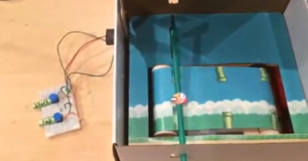 นี่แกจะแปลก กว่านี้ได้อีกมั้ย! Flappy Bird กล่องกระดาษ ดันเล่นได้จริงด้วย!