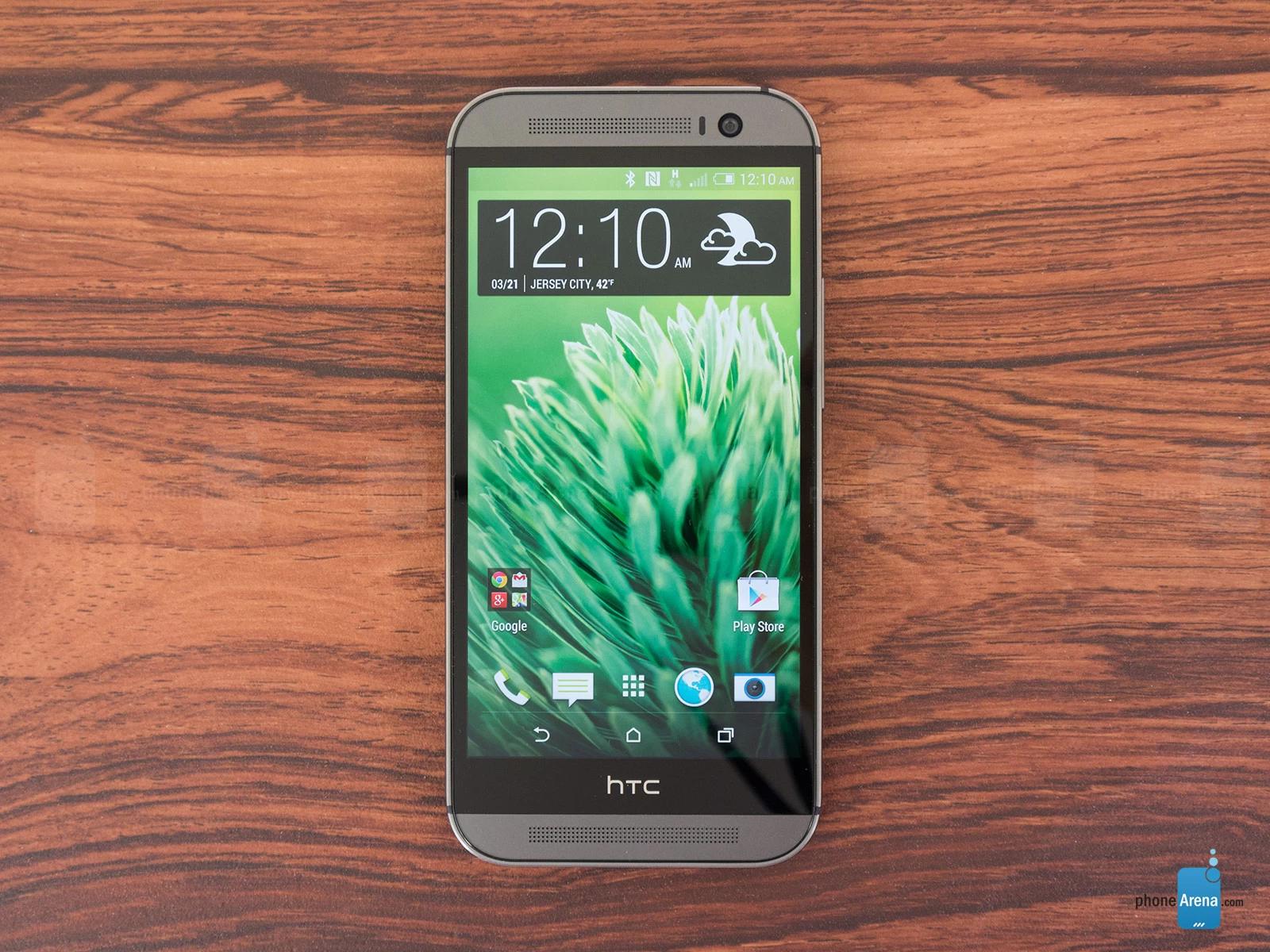 HTC One M8 Review 003 | HTC One 2014 | [อัลบั้มภาพ] HTC One 2014 รวมภาพตัวเครื่องแบบเต็มๆ ตา!! ทุกสัดส่วน ทุกองค์ประกอบ สมาร์ทโฟนที่ดีที่สุดมันยังดีขึ้นไปได้อีก