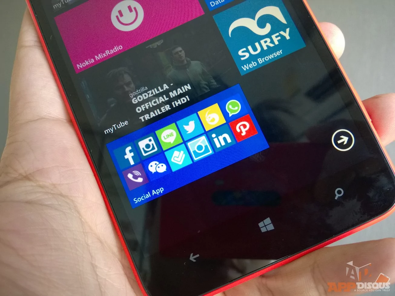 Social App for Nokia Lumia | Nokia Lumia 1320 | การรองรับ Social Network บน Nokia Lumia 1320 ถึงไม่สมบูรณ์แบบแต่ครบครันสำหรับการใช้งานพื้นฐาน