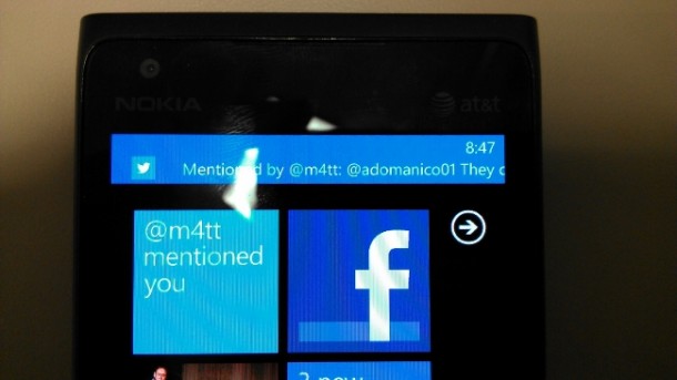 การแจ้งเตือนทั้ง 2 รูปแบบของแอพ Twitter บน Nokia Lumia