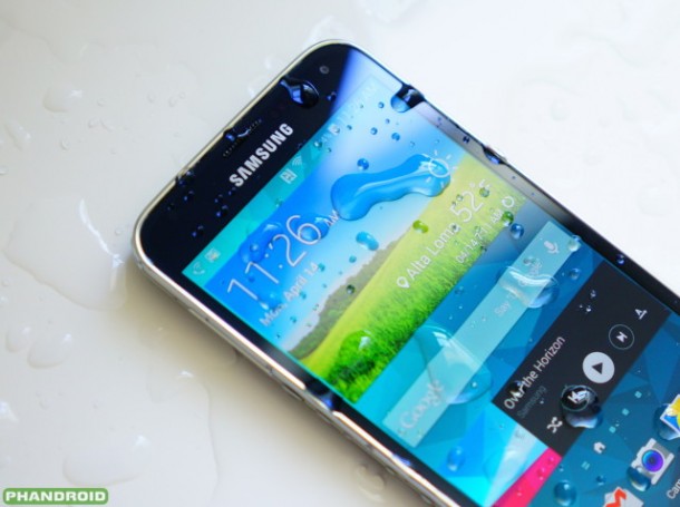 Samsung-Galaxy-S5-water-logo-wm-DSC05776-640x478
