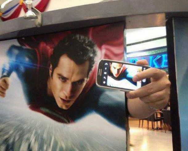 superman-takes-a-selfie
