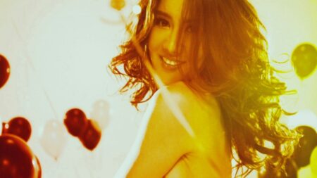 ประชาสัมพันธ์: สนุกดอทคอมชวนคุณมาอวดลีลาโดนใจกับซิงเกิ้ลใหม่ล่าสุด “อีกครั้งหนึ่ง” จาก“นิกกี้ เทริโอ” รับไปเลยฟรี! iPhone 5C