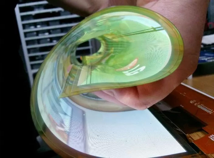 LG เผยหน้าจอ 18 นิ้ว แบบบิดงอและม้วนได้ พร้อมแผง OLED ใส ตั้งเป้าทำจอใหญ่ 60 นิ้วในความละเอียด Ultra HD 1 flexible rollable oled 02 | Flexible Display | LG เผยหน้าจอ 18 นิ้ว แบบบิดงอและม้วนได้ พร้อมแผง OLED ใส ตั้งเป้าทำจอใหญ่ 60 นิ้วในความละเอียด Ultra HD