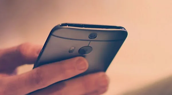 HTC One M8 | HTC One M8 for Windows | เปรียบเทียบรูปถ่าย: HTC One (M8) for Windows, Samsung ATIV SE และ Nokia Lumia Icon