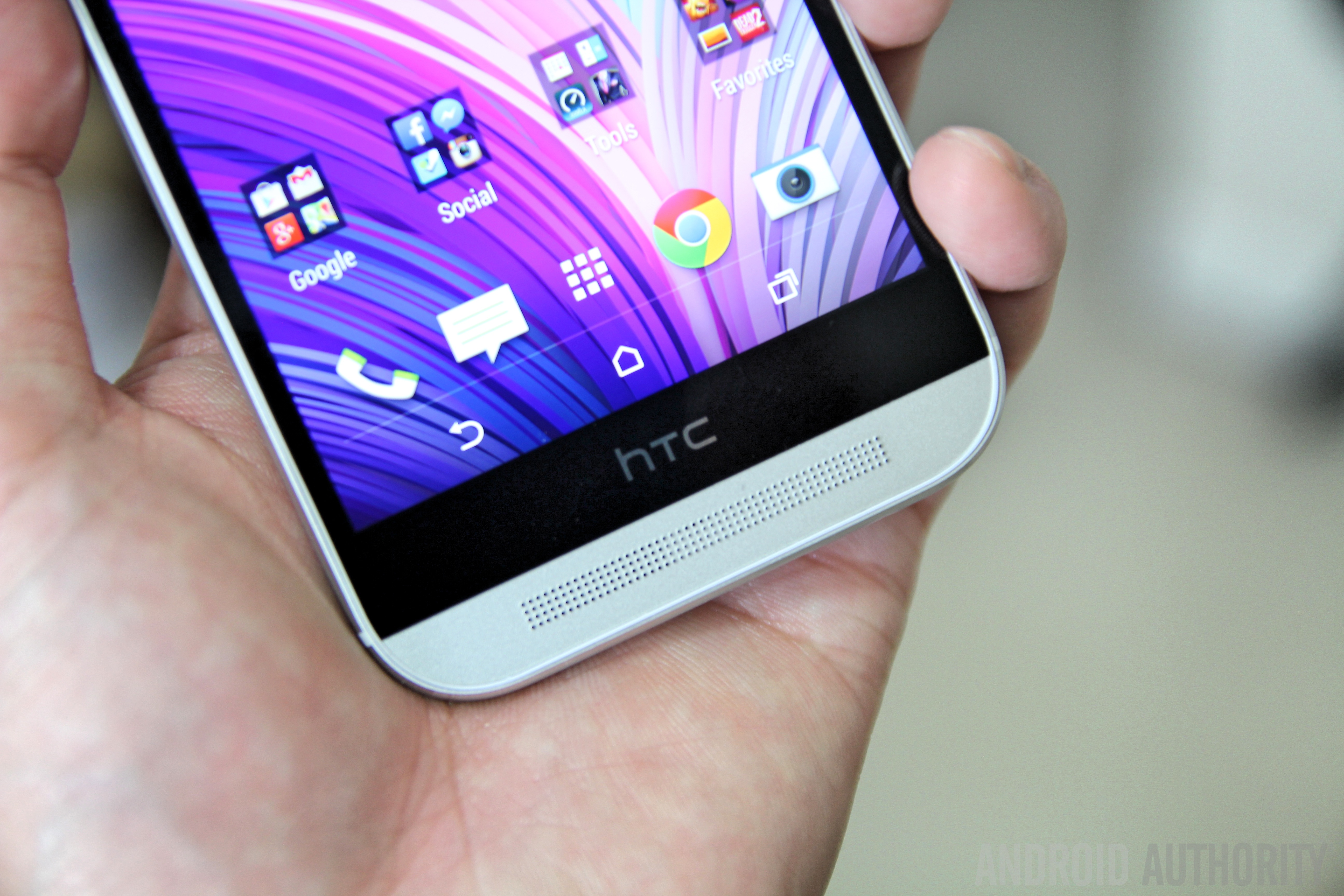 LG G3 Vs HTC One M8 52 | HTC M8 | Android 4.4.3 มาให้อัพแล้ว แต่หยุดก่อน! ผู้ใช้ HTC One (M8) AT&T บ่นว่ามันสูบแบตมาก
