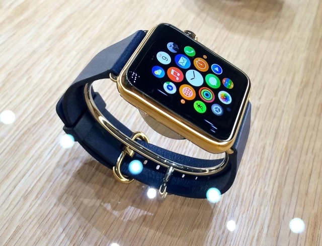 11 | apple watch | คลายข้อสงสัย รายละเอียด Apple Watch : มีกี่แบบ? กันน้ำมั้ย? ใช้งานมือซ้ายได้มั้ย? แล้วทำงานร่วมกับ iPhone อย่างไรได้บ้าง?