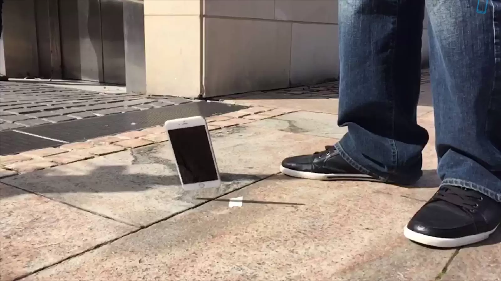 1956722 10203698848205306 6617612351816373442 o | iPhone 6 | มาแล้วคลิปแรกของโลก!! Drop Test แบบตั้งใจ iPhone 6 และ iPhone 6 Plus ขนาดต่างกัน ตัวไหนจะทนกว่า?