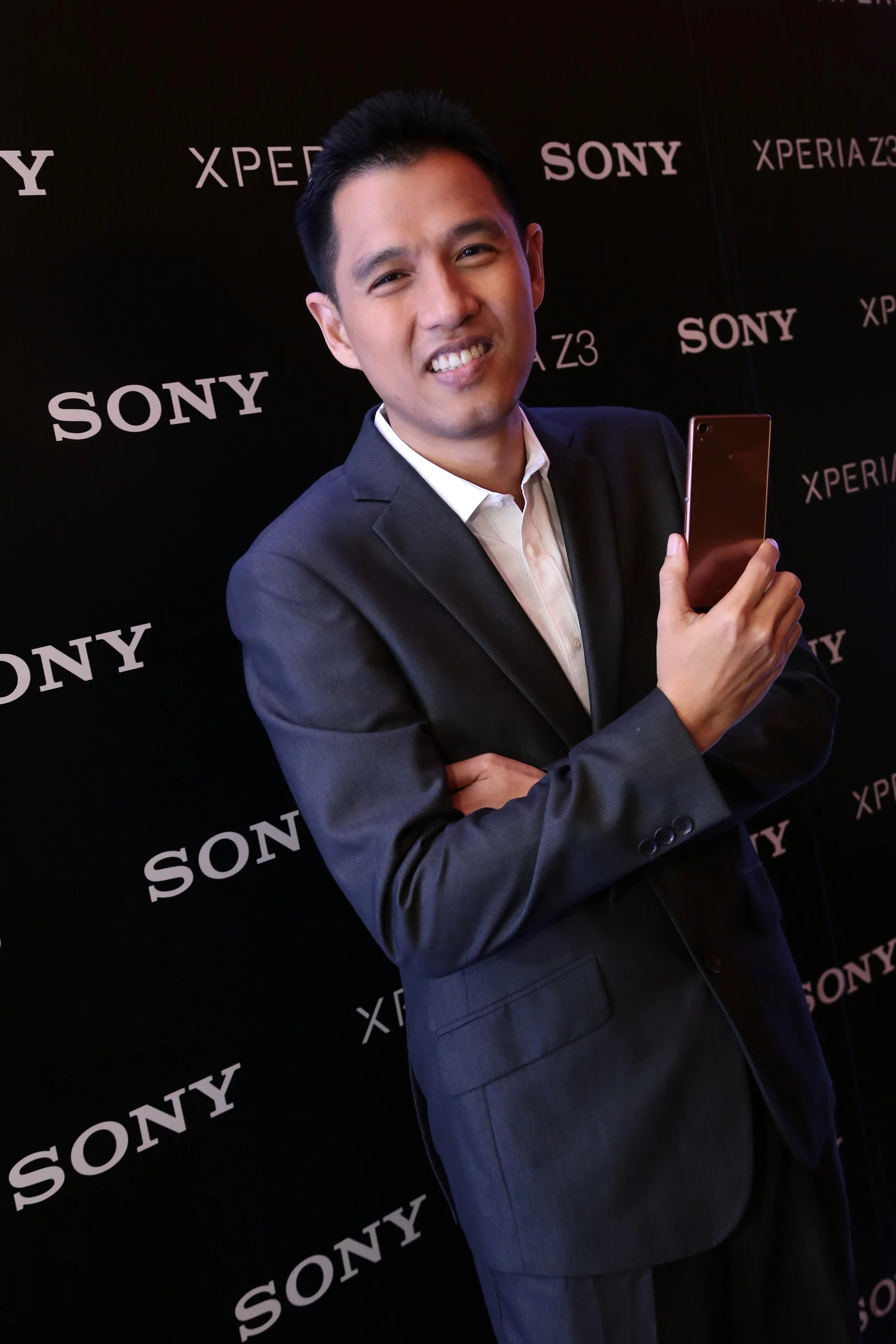 PR: โซนี่ ไทย เดินหน้าสร้างสรรค์ประสบการณ์สุดยอดอีกครั้งด้วย Xperia™ Z3 Series รุ่นล่าสุด พร้อมอุปกรณ์เสริมมากมาย อาทิ สมาร์ทแบนด์ ทอล์ค และลำโพงบลูธูท 1 ประพัทธศักดิ์ | Sony (Xperia Series) | PR: โซนี่ ไทย เดินหน้าสร้างสรรค์ประสบการณ์สุดยอดอีกครั้งด้วย Xperia™ Z3 Series รุ่นล่าสุด พร้อมอุปกรณ์เสริมมากมาย อาทิ สมาร์ทแบนด์ ทอล์ค และลำโพงบลูธูท