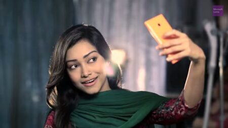 คลิป Let’s Selfie โดย Microsoft ประเทศบังคลาเทศก่อนจะได้ภาพประวัติศาสตร์ที่มีคนร่วม Selfie ด้วยกันมากที่สุด