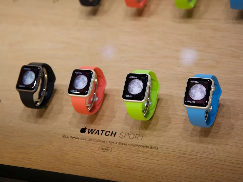 บ๊ายบาย Nike, Jawbone Up โดน Apple เตะออกจาก Store เพื่อเคลียทางให้ AppleWatch 1 applewatchvstherest 1674 | Apple Store | บ๊ายบาย Nike, Jawbone Up โดน Apple เตะออกจาก Store เพื่อเคลียทางให้ AppleWatch