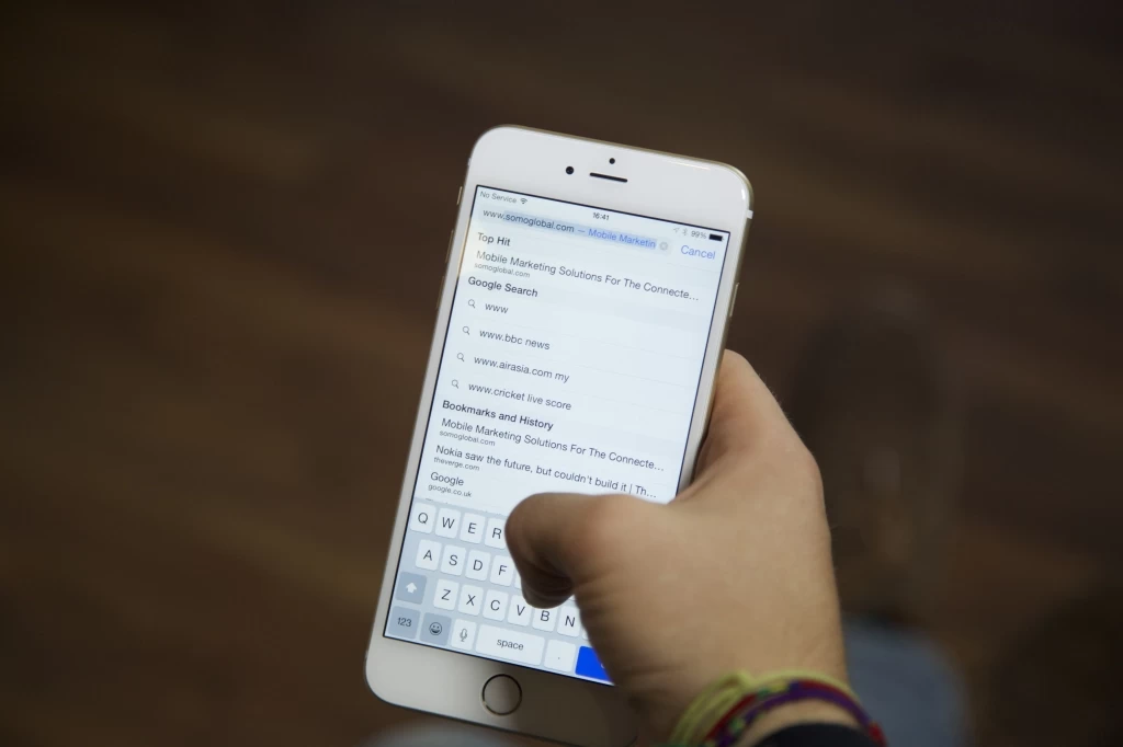 challenge | iphone 6 plus | Apple แก้ไขคีย์บอร์ดสำหรับ iPhone 6 Plus ใน iOS8.3