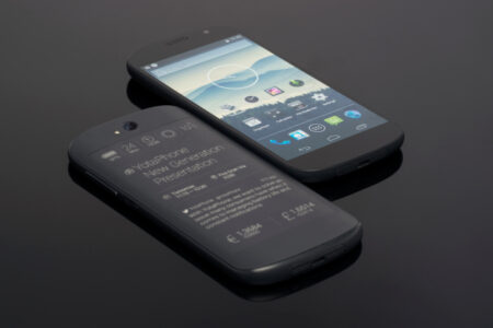 สมาร์ทโฟน 2 หน้าจอ YotaPhone2 มาแล้ว
