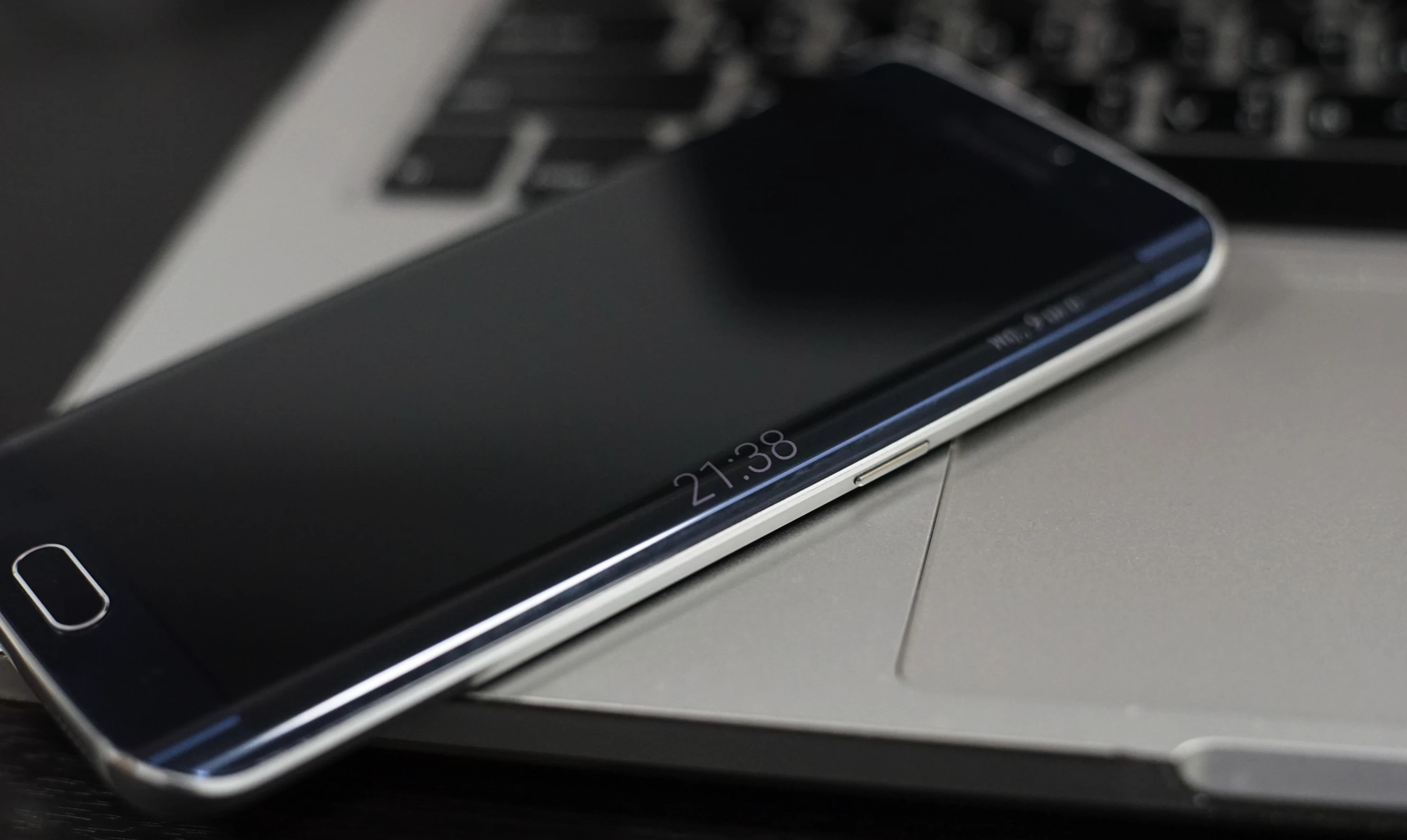 Samsung Galaxy S6 EdgeDSC058591 | galaxy s6 edge | [ข่าว] คลิปโชว์กระบวนการผลิต Samsung Galaxy S6 Edge และเผยวธีทำหน้าจอโค้ง