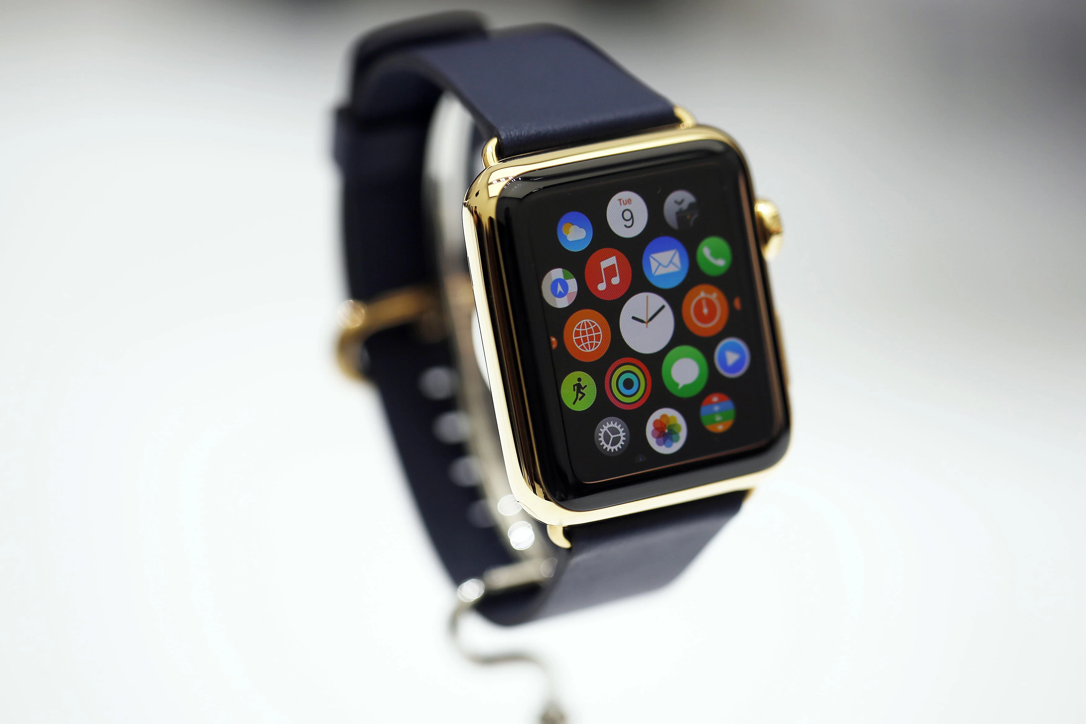 apple iphone 1 | GOLD EDITION | [ข่าว] วิธีเปลี่ยน Apple Watch ธรรมดาให้กลายเป็น Gold Edition ง่ายๆทำเองได้ที่บ้าน (มีคลิป)