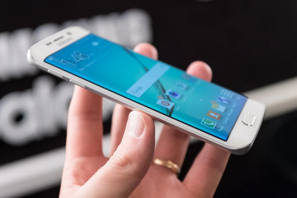 galaxys6 6.0 | Battery | [ข่าว] พบปัญหา Samsung Galaxy S6 แบตบวมดันหน้าจอออกมาหลังจากที่เปิดกล่องพัสดุออกมาเท่านั้น