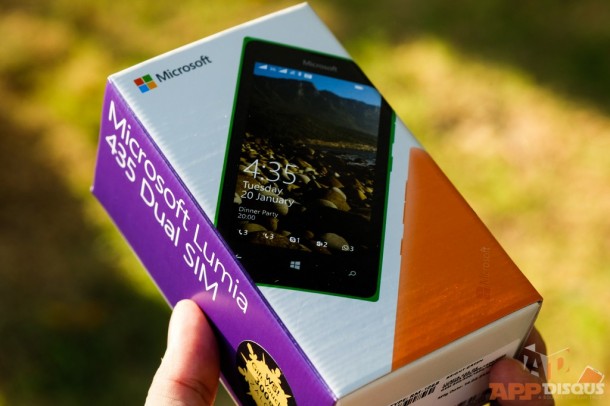 กล่องของ Lumia 435 เล็กกระทัดรัด