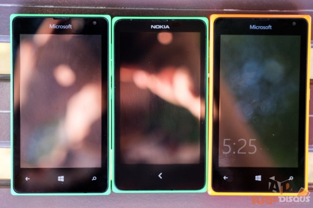 ซ้าย Lumia 435 กลาง Nokia X  และขวา Lumia 532