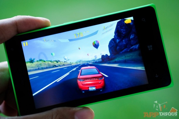 Asphalt 8 เล่นได้ลื่นๆในทั้ง 2 รุ่น แต่ Lumia 532 อาจจะลื่นไหลกว่าเล็กน้อย