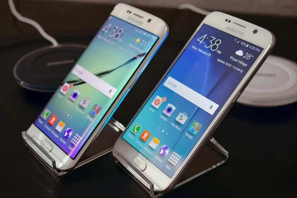 samsung galalxy s6 vs s6 edge 6 970x646 c | Samsung Galaxy S6 | [ข่าว] Samsung ผิดคาดกับยอดขาย Galaxy S6 และ S6 Edge ที่เกิดขึ้น