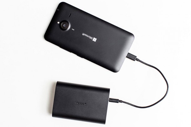 Microsoft-Portable-Dual-charger_1