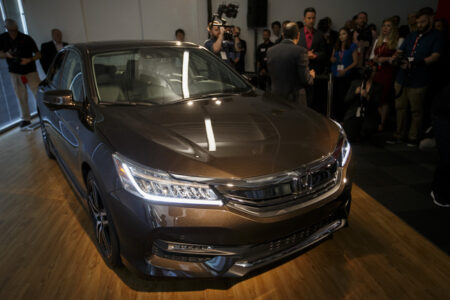 Honda Accord ปี 2016 จะมาพร้อมกับฟีเจอร์ใหม่ Apple CarPlay และ Android Auto