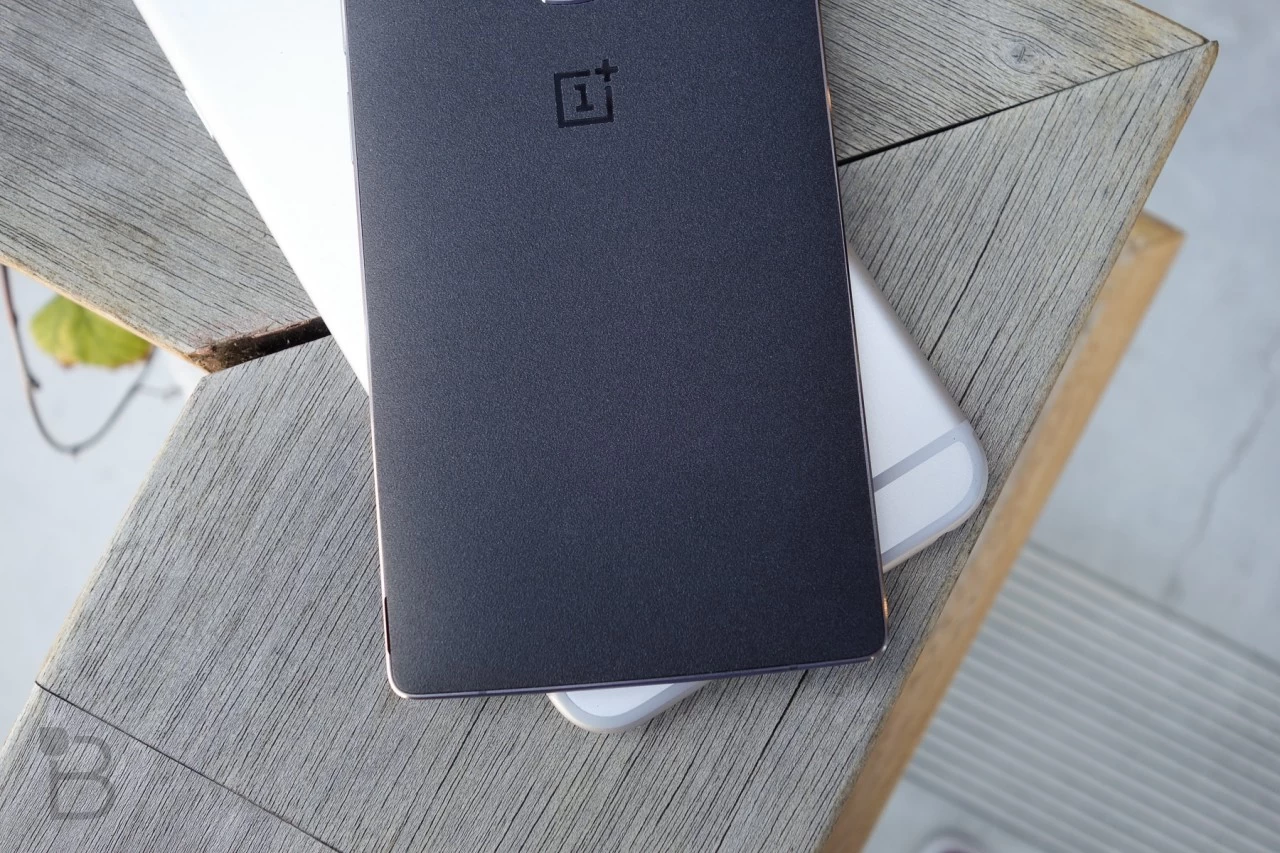OnePlus 2 vs iPhone 6 Plus 7 | iphone 6 plus | วิดีโอเปรียบเทียบภายนอกตัวเครื่องระหว่าง iPhone 6 Plus และ OnePlus 2