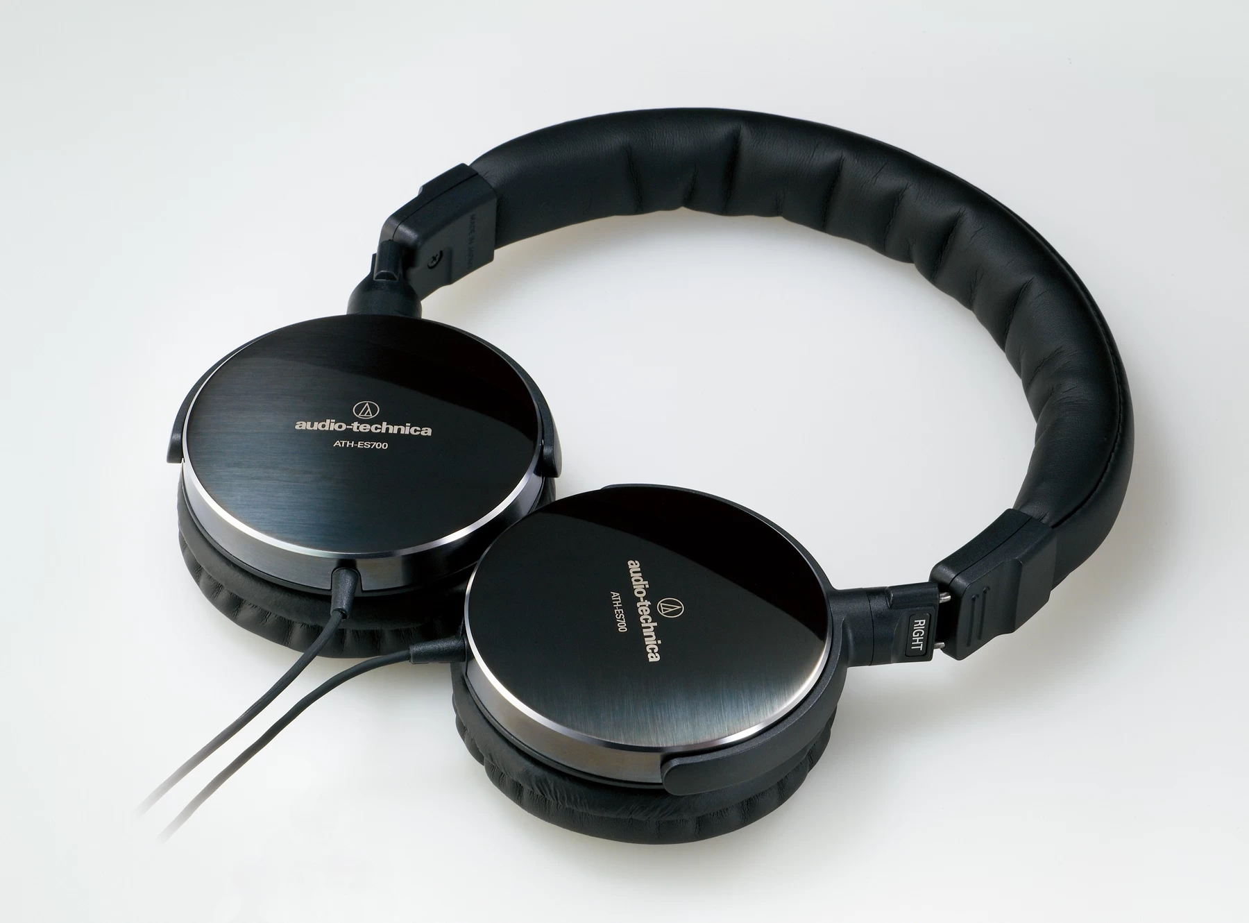 Pic ATH ES700 3 | rtb | อาร์ทีบี เทคโนโลยี เปิดตัว Audio Technica ATH-ES700 หูฟังที่ผลิตในญี่ปุ่น มาพร้อมดีไซน์และขุมพลังเสียงเบส